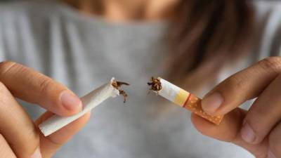 El tiempo libre por el confinamiento ha hecho que los fumadores consuman más cigarrillos, pero esto puede provocarle un cáncer de pulmón.