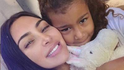 Kim Kardashian fue avergonzada por las imprudencias de su hija North durante un live en sus redes sociales.