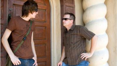 'Te sugiero que juntos vayan a terapia para que recuperes tu rol de padre y él pueda hablar sobre el duelo por la pérdida de su madre', le aconseja la experta.