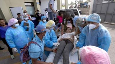 Los heridos fueron llevados en tres carros desde Orica a centros asistenciales en la capital.