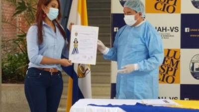El 27 de mayo pasado egresados de Medicina recibieron su título como profesionales.
