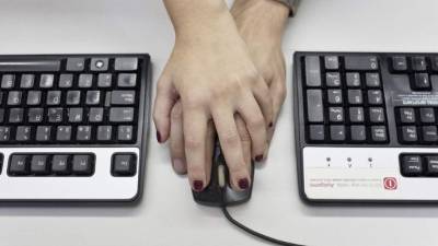 La diferencia de conocer a una persona en el trabajo es que llegas a conocer a la persona desde adentro, dejando a un lado las primeras impresiones.