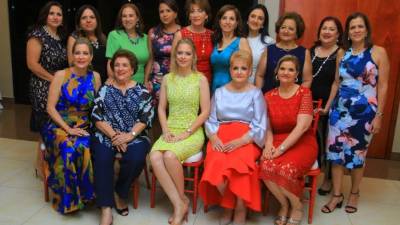 Las oferentes compartieron con la enamorada Nathalie Wolozny Pineda .