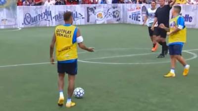 Neymar recibió el desagrado de una parte del público presente.