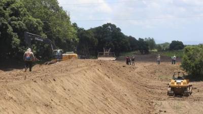 La destrucción de los bordos desencadenó a finales de 2020 constantes inundaciones en ciudades del Valle de Sula.