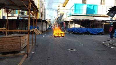 Los policías municipales lograron establecer el orden tras la manifestación.