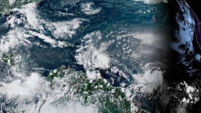 Fotografía cedida por la Oficina Nacional de Administración Oceánica y Atmosférica (NOAA) donde se muestra el estado del clima en el Atlántico hoy a las 16:20 hora local (20:20 GMT).