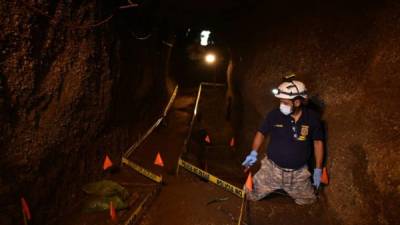Hallan tres cuerpos en un túnel clandestino. Foto: Twitter Fiscalía El Salvador.