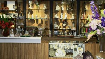 Como llegar. Eleganza, su céntrico local sampedrano. Bulevar Los Próceres en 21 avenida suroeste, frente al hospital Vista del Valle, subiendo al Centro Social Hondureño Árabe.