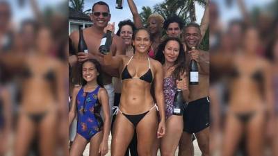 La diva del Bronx cumplió 49 años este 24 de julio, los que celebró en familia y mostrando una figura de infarto.