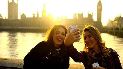 El curso promete 'mejorar la comprensión crítica de la autofoto'.