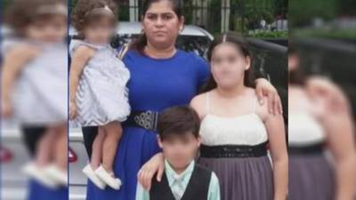 Las hondureña Jessica Elizabeth Lemus y sus hijos.