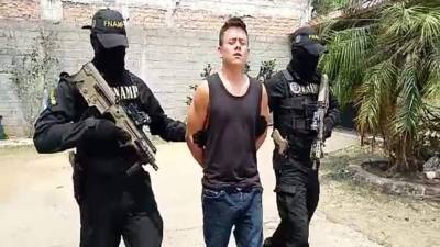 Momento en que era llevado por miembros de la Fuerza Anti Maras y Pandillas.