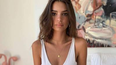 La modelo también conocida como EMRATA escribió un ensayo para Harper's Bazaar sobre la sexualidad femenina.