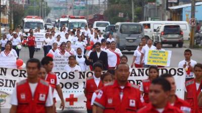 Los voluntarios de la Cruz Roja Hondureña en San Pedro Sula salieron a las calles a conmemorar su día. Fotos Yoseph Amaya.