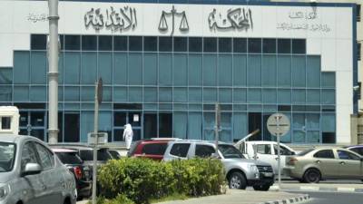 Vista del exterior del Juzgado de Primera Instancia Penal de Catar, en Doha, donde se ha celebrado el juicio de la joven holandesa detenida el pasado marzo tras denunciar una violación. EFE.