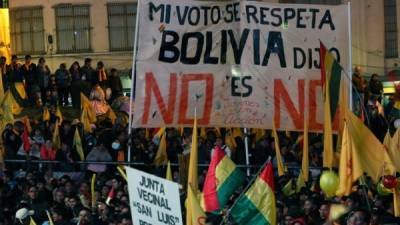 Miles de personas se movilizan en Bolivia para rechazar la reelección. EFE