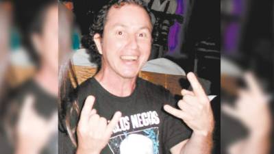 El cuerpo del exbajista de Diablos Negros fue velado ayer en una funeraria capitalina.