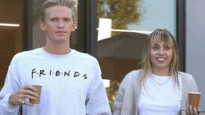 Cody Simpson y Miley Cyrus fueron vistos juntos por primera vez a inicios de octubre.