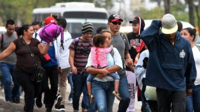 Tantos los indicadores como lo visiblemente comprobable evidencian que Guatemala no tiene las condiciones para convertirse en el corto o mediano plazo en un tercer país seguro. Fotos: AFP / Melvin Cubas