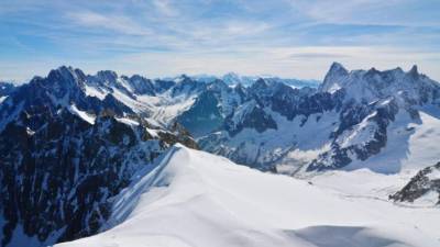 El hombre siguió un camino alternativo intentado llegar a su hotel tras una noche de fiesta. Foto referencial