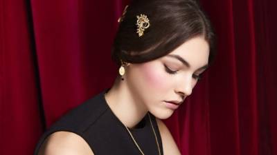 El rosa con destellos dorados es la propuesta de la firma.