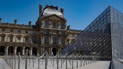 El Louvre, es el museo más grande y más visitado del mundo.