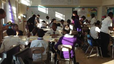 Nueve de cada diez egresados de Mott Hall Bridges van al instituto.