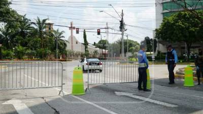 Los operativos para acatar el toque de queda absoluto por el Covid-19 en Honduras se han redoblado en las ciudades mas grandes del país por la renuencia de algunos pobladores que han salido a las calles ha abastecerse.