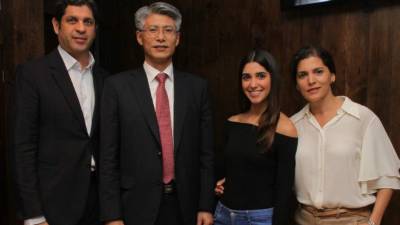 Martín Chicas, Shin Seung-ki, Valeria y Verónica Chicas.