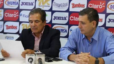 Pinto leyó la lista de sus convocados luego de la conferencia de prensa sobre sanción del estadio Olímpico hecho por la Fifa.