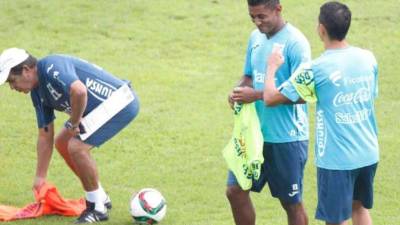 Lozano no participó en el partido de Canadá por lesión.