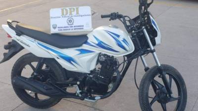 La motocicleta que pertenece a un comunicador social fue recuperada por la Policía Nacional.