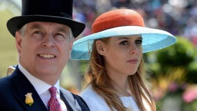 El príncipe Andrés, duque de York, y su hija, la princesa Beatriz en una foto de archivo.