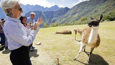 La directora gerente del FMI, Christine Lagarde, en una visita a Machu Picchu.