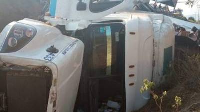 Así quedó el tráiler donde se transportaban lo 64 migrantes centroamericanos.