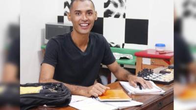 Espera tener a finales de año todos los poemas listos para que sean publicados.