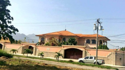 Una de las mansiones incautadas en El Progreso, Yoro.
