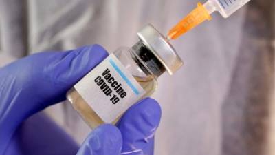Imagen ilustrativa de una vacuna contra el COVID-19. Foto Reuters.