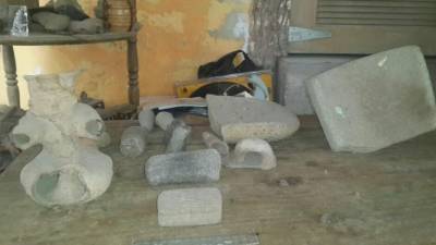 Una persona fue detenida tras el decomiso de estas piezas arqueológicas.