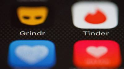 Las apps de Grindr y Tinder sirven como apps para encontrar citas.