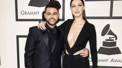 The Weeknd y Bella Hadid durante su primera etapa como pareja. Foto archivo.