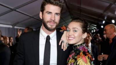 Mientras Liam Hemsworth estuvo en el hospital, Miley Cyrus asistió a la gala de los Grammy este domingo 10 de febrero.