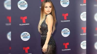 Las estrellas comienzan a desfilar por la alfombra previo a la cuarta edición de los Latin American Music Awards.