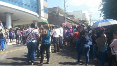 Empleados de la Secretaría de Desarrollo e Inclusión Social protestaron por supuestos despidos y falta de pago.