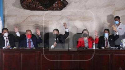 Imagen de Luis Redondo y su directiva en una de las sesiones recientes en el CN.