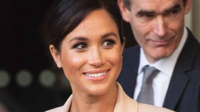 Meghan Markle en su visita al Teatro Nacional de Londres este miércoles 30 de enero. AFP