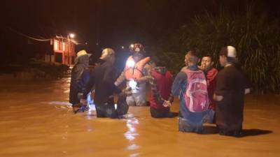 Copeco ordenó la evacuación de varias familias en Potrerillos y San Manuel.
