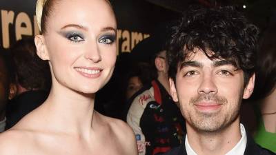 Turner y Jonas habían adoptado al perrito de raza Alaskan Klee Kai.