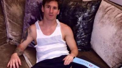 Lio Messi se recupera de la lesión producida en su rodilla.
